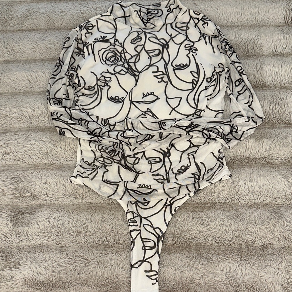 Pretty Little Thing US 8 size Abstract Black and White Bodysuit used